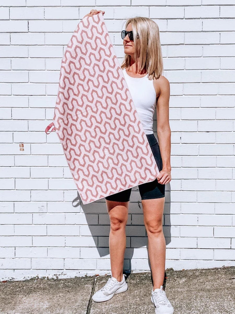 BREATHING TRAVEL Gym Towel - Pink Mermaid HOME & LIFESTYLE