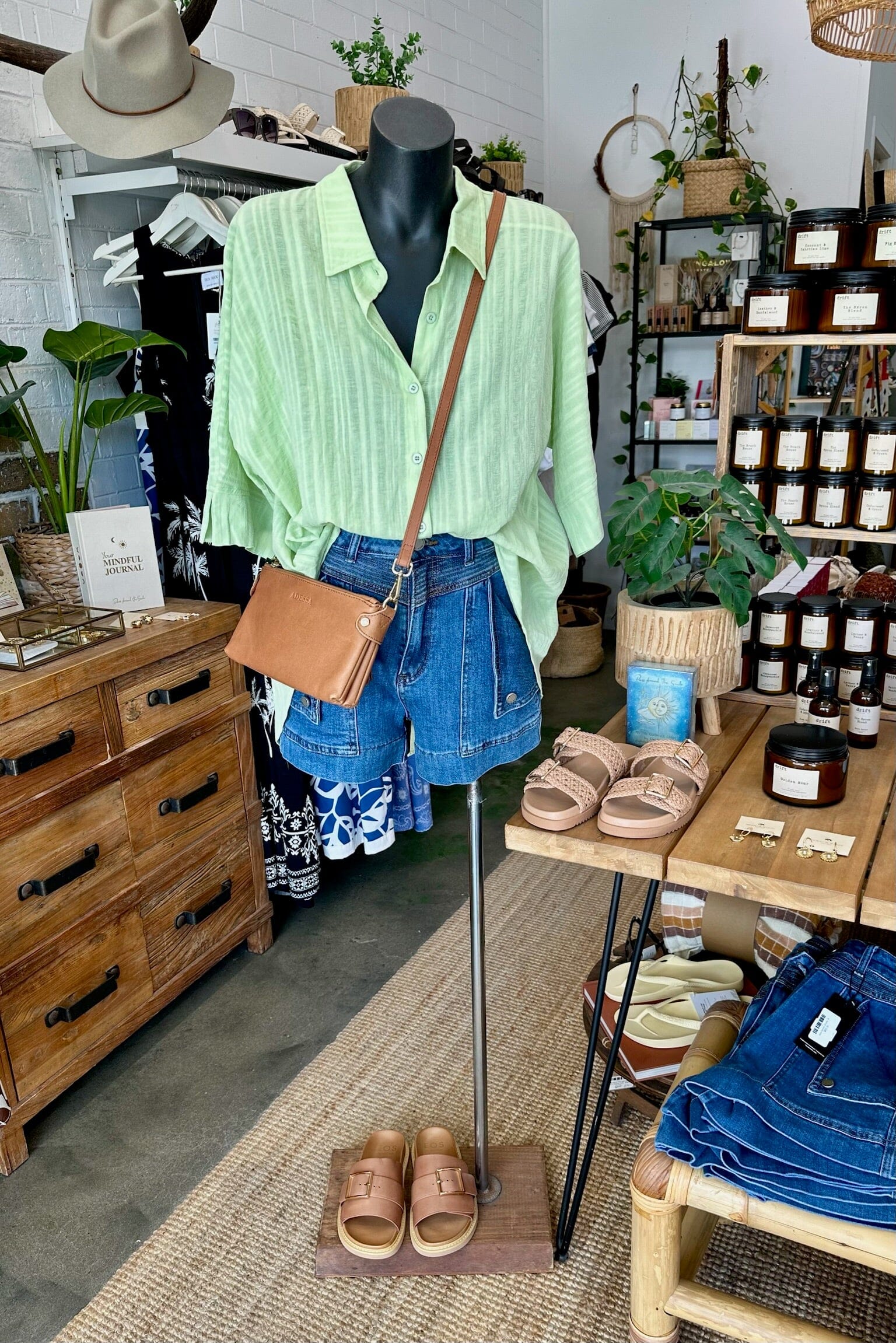 RUNAWAY HEART Finn Shirt TOPS