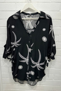 RUNAWAY HEART Palm Print Shirt TOPS